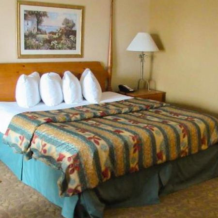 אסקנבה Magnuson Grand Pioneer Inn And Suites מראה חיצוני תמונה