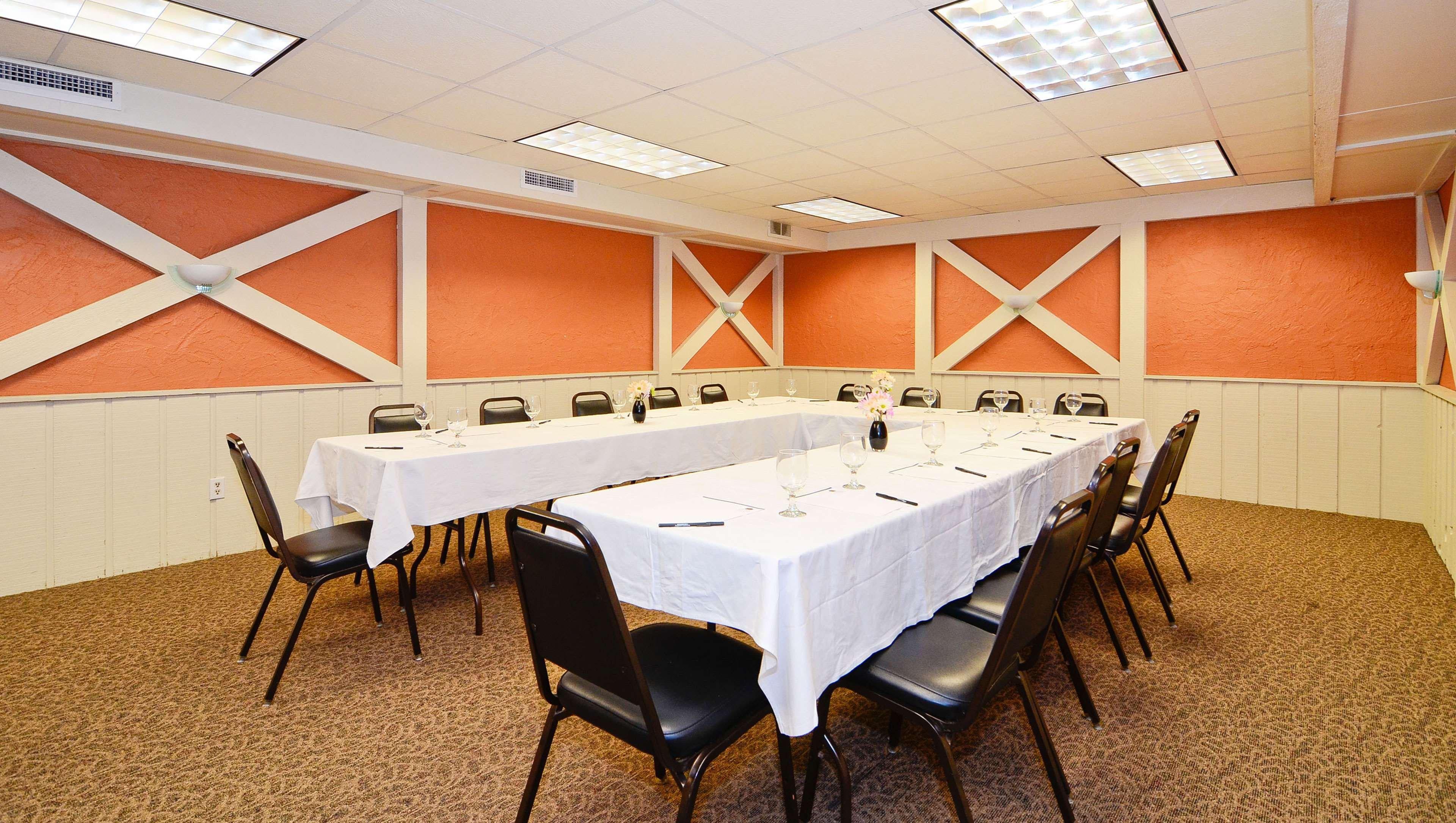 אסקנבה Magnuson Grand Pioneer Inn And Suites מראה חיצוני תמונה
