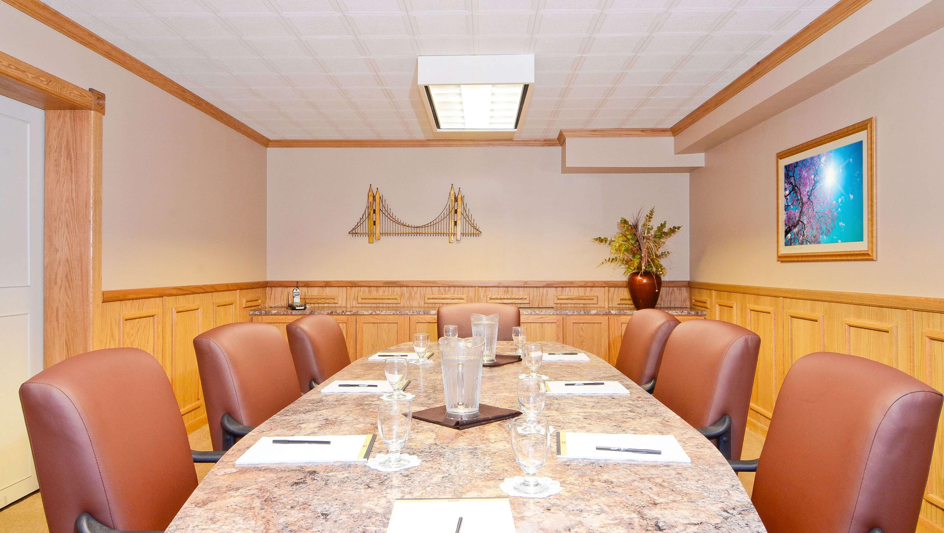 אסקנבה Magnuson Grand Pioneer Inn And Suites עסק תמונה