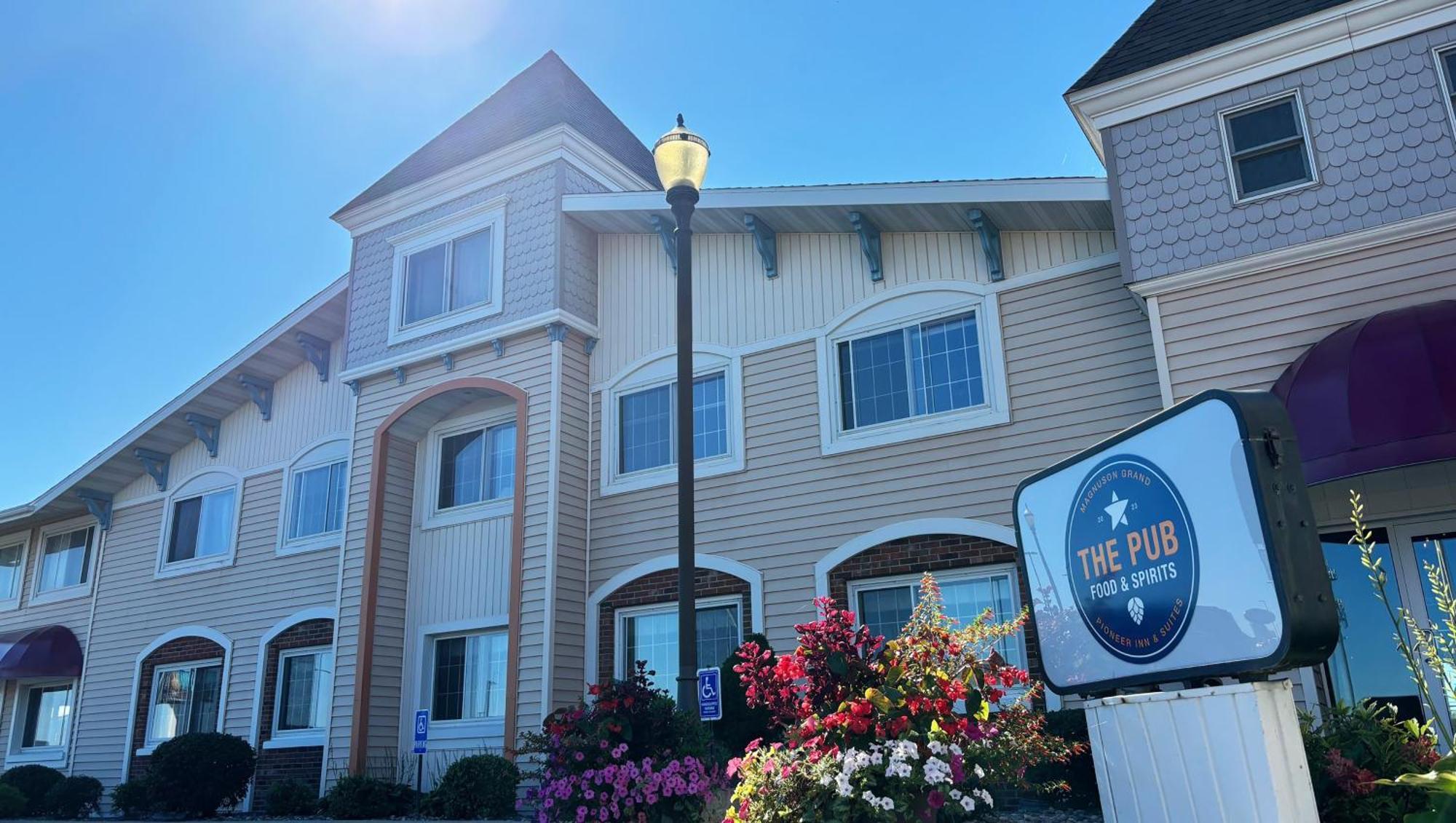 אסקנבה Magnuson Grand Pioneer Inn And Suites מראה חיצוני תמונה