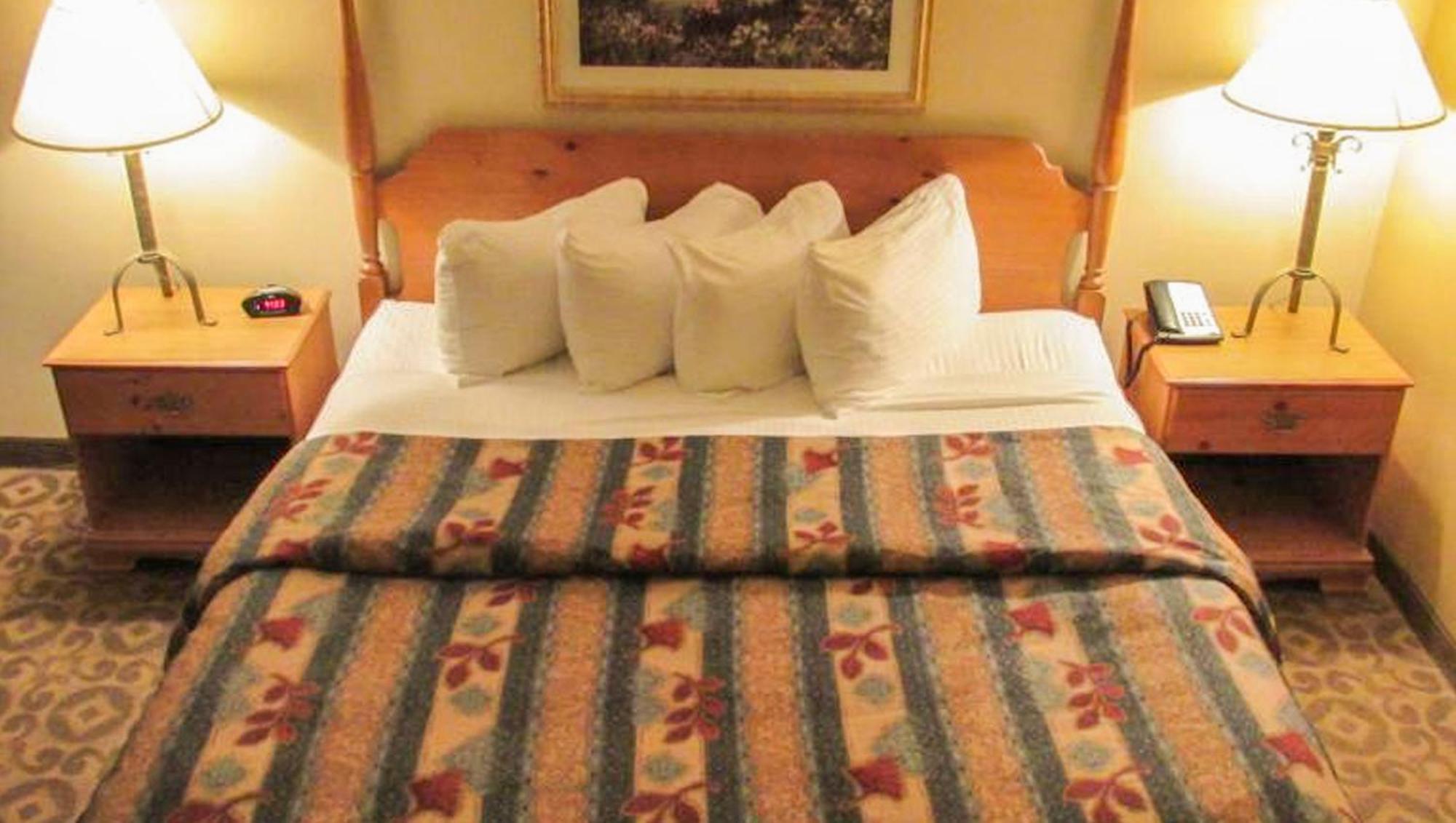 אסקנבה Magnuson Grand Pioneer Inn And Suites מראה חיצוני תמונה