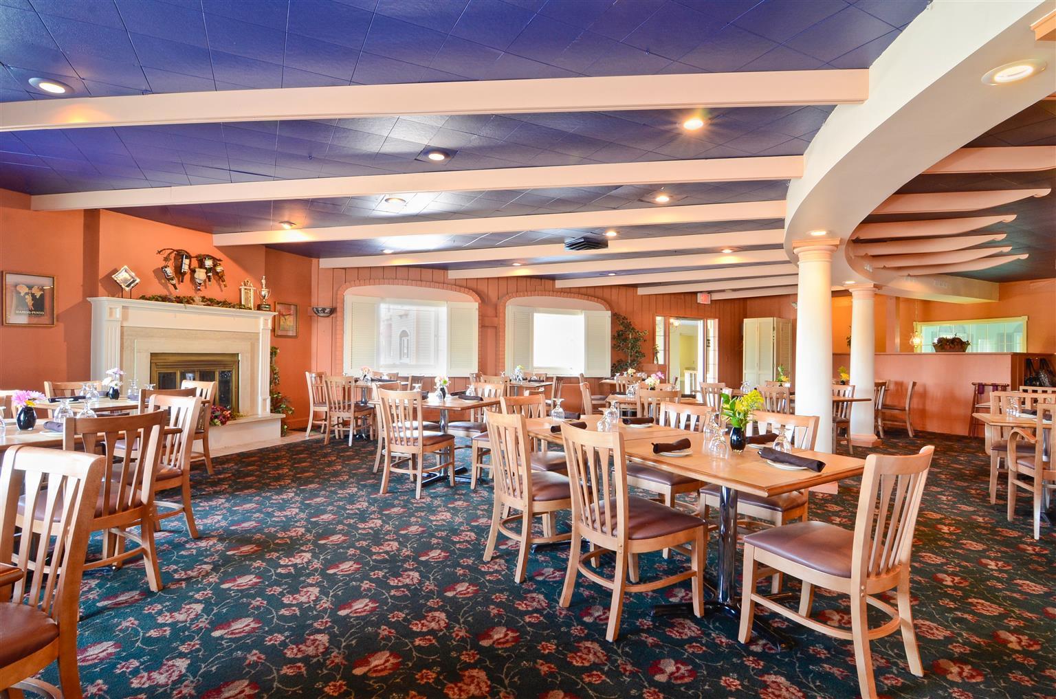 אסקנבה Magnuson Grand Pioneer Inn And Suites מסעדה תמונה