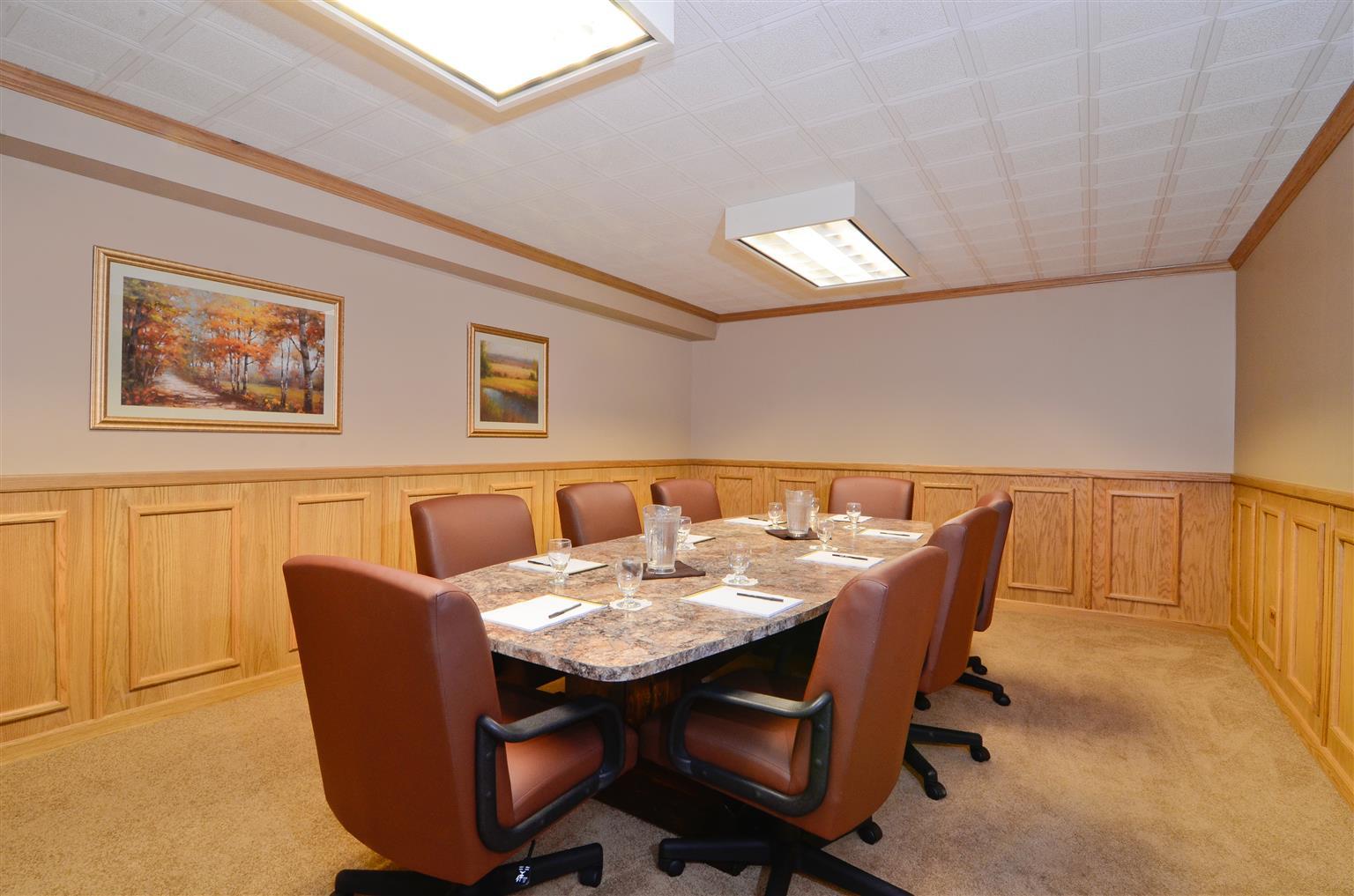 אסקנבה Magnuson Grand Pioneer Inn And Suites עסק תמונה