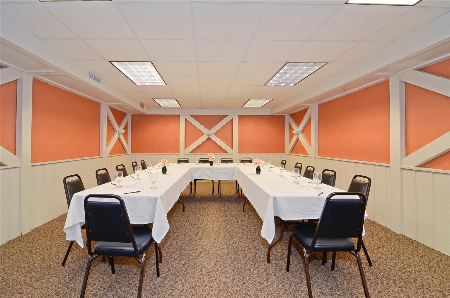 אסקנבה Magnuson Grand Pioneer Inn And Suites עסק תמונה