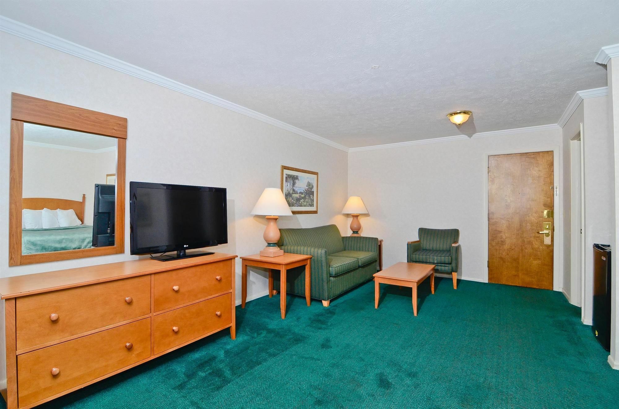 אסקנבה Magnuson Grand Pioneer Inn And Suites מראה חיצוני תמונה